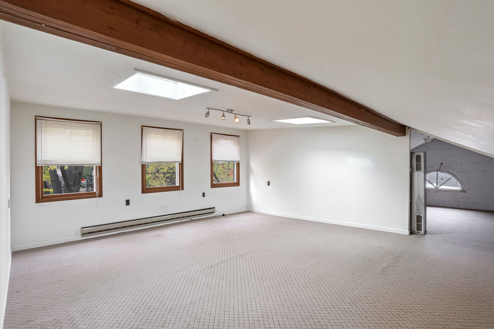 1105 S Busey Avenue Property Photo 31