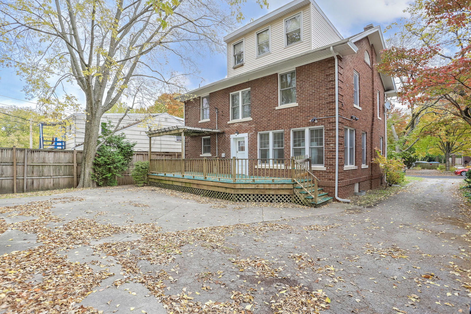 1105 S Busey Avenue Property Photo 40