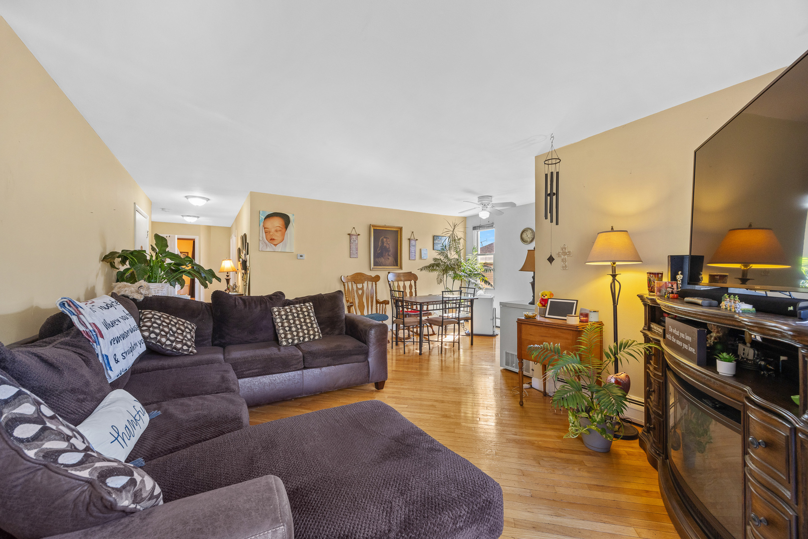 5627 N Kimball Avenue 3b Property Photo 8