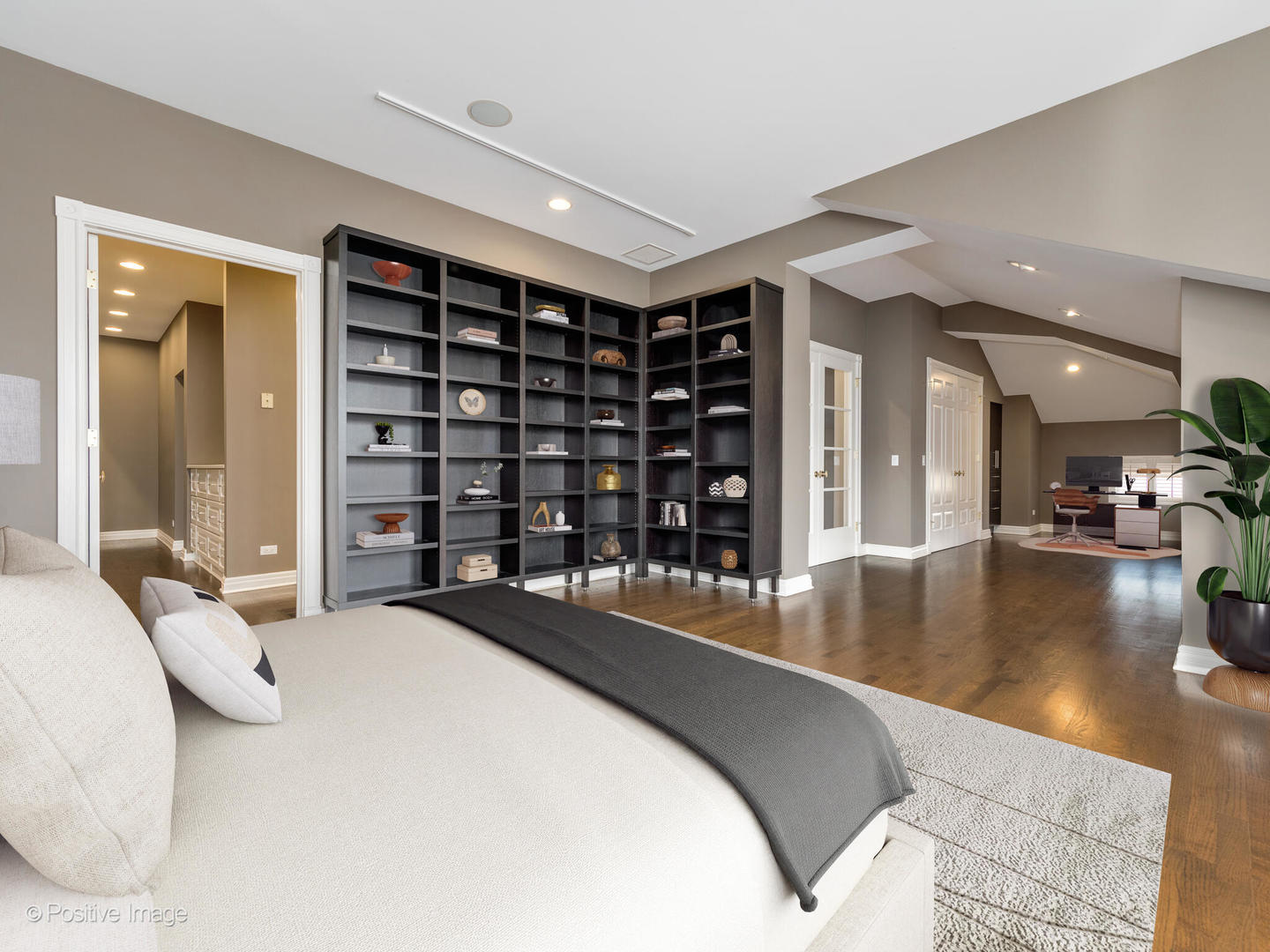 1258 N La Salle Drive Property Photo 13