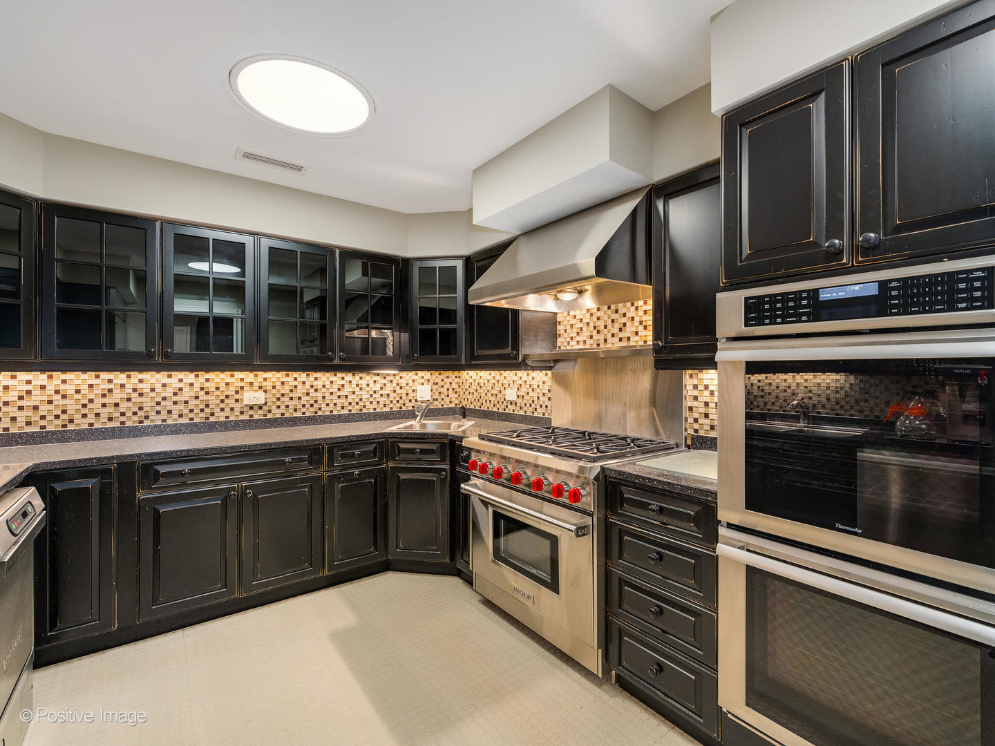 1258 N La Salle Drive Property Photo 18