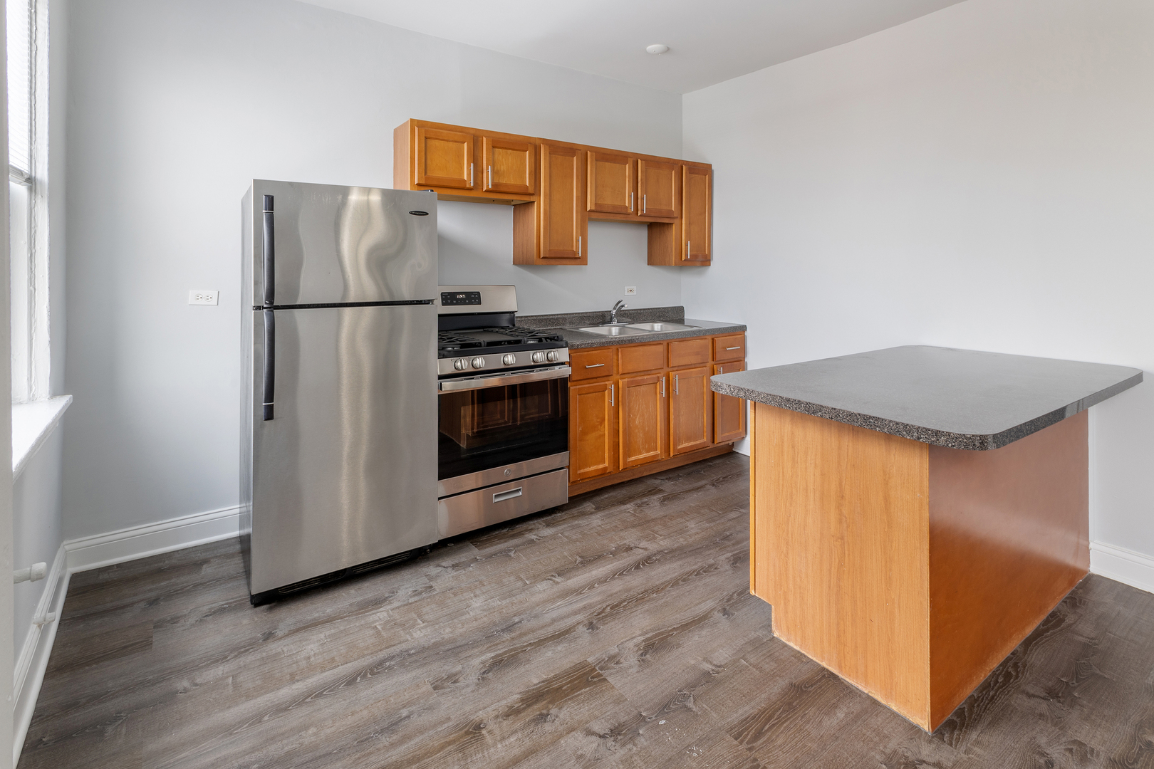 5860 N Kenmore Avenue 609 Property Photo 5