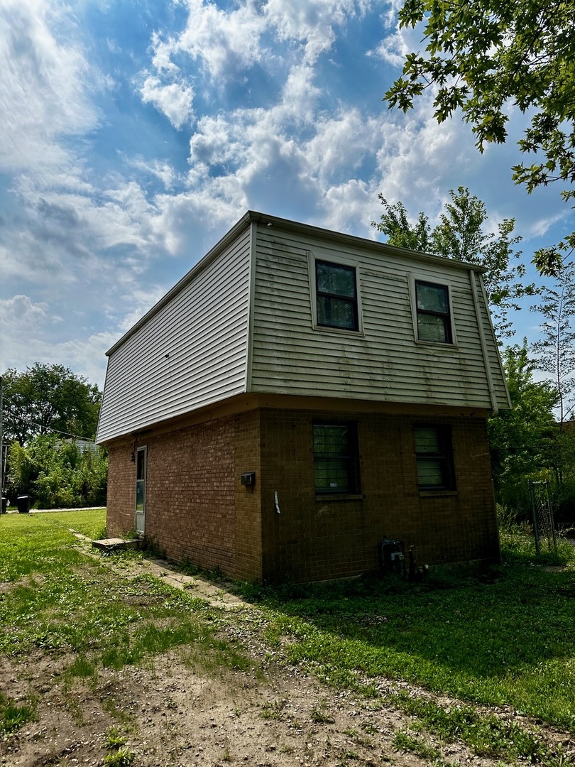 355 W 105th Place Property Photo 5