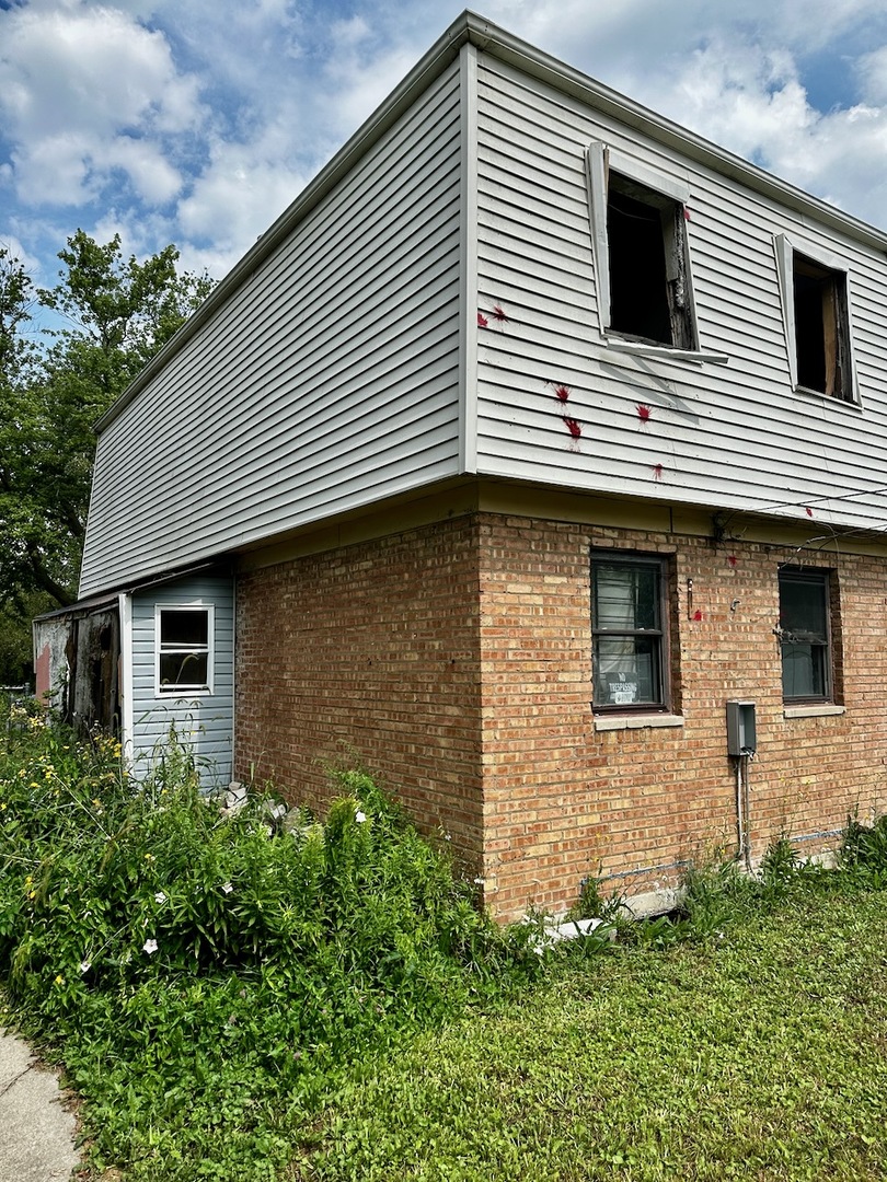 355 W 105th Place Property Photo 8