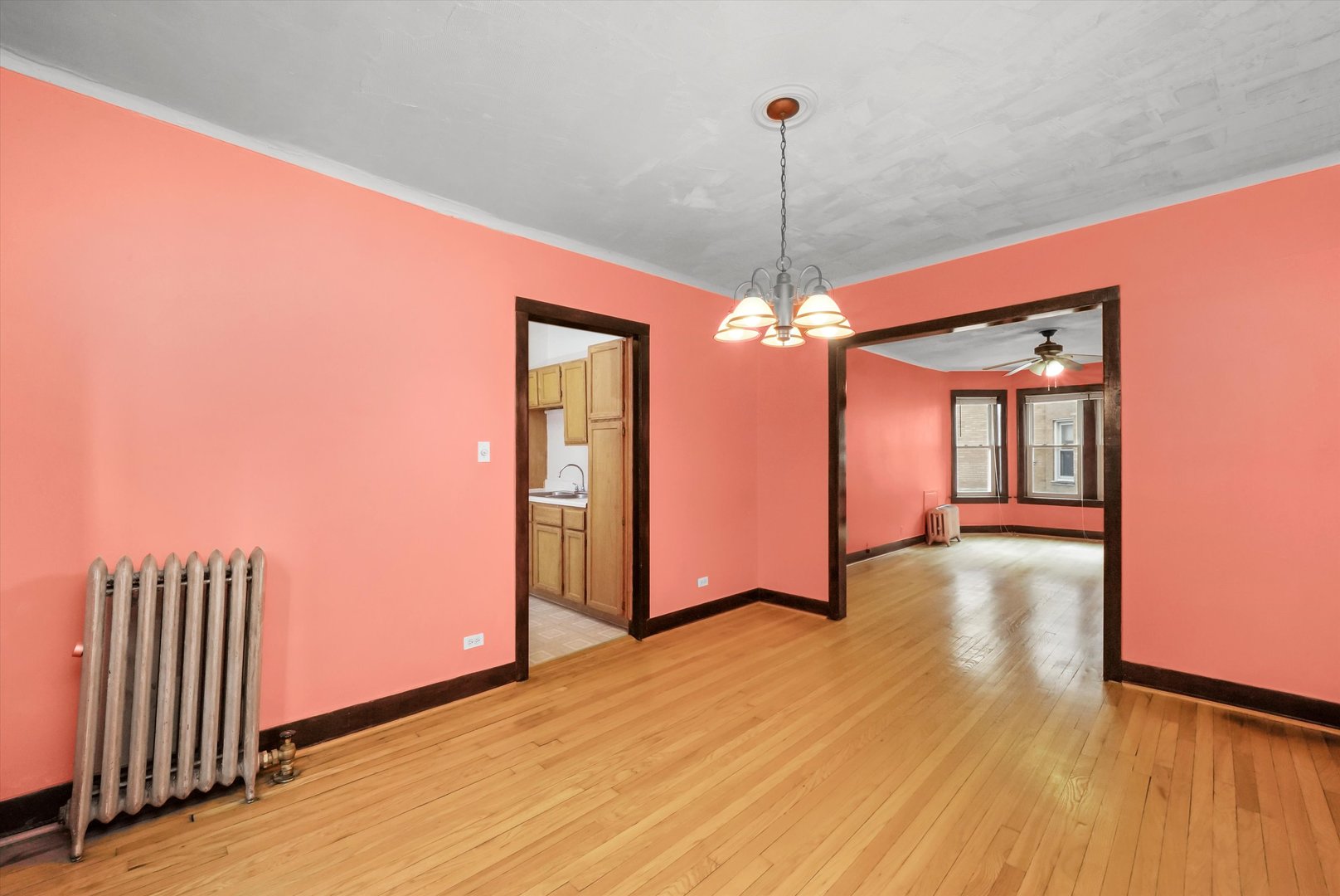 2214 E 70th Street 2n Property Photo 3