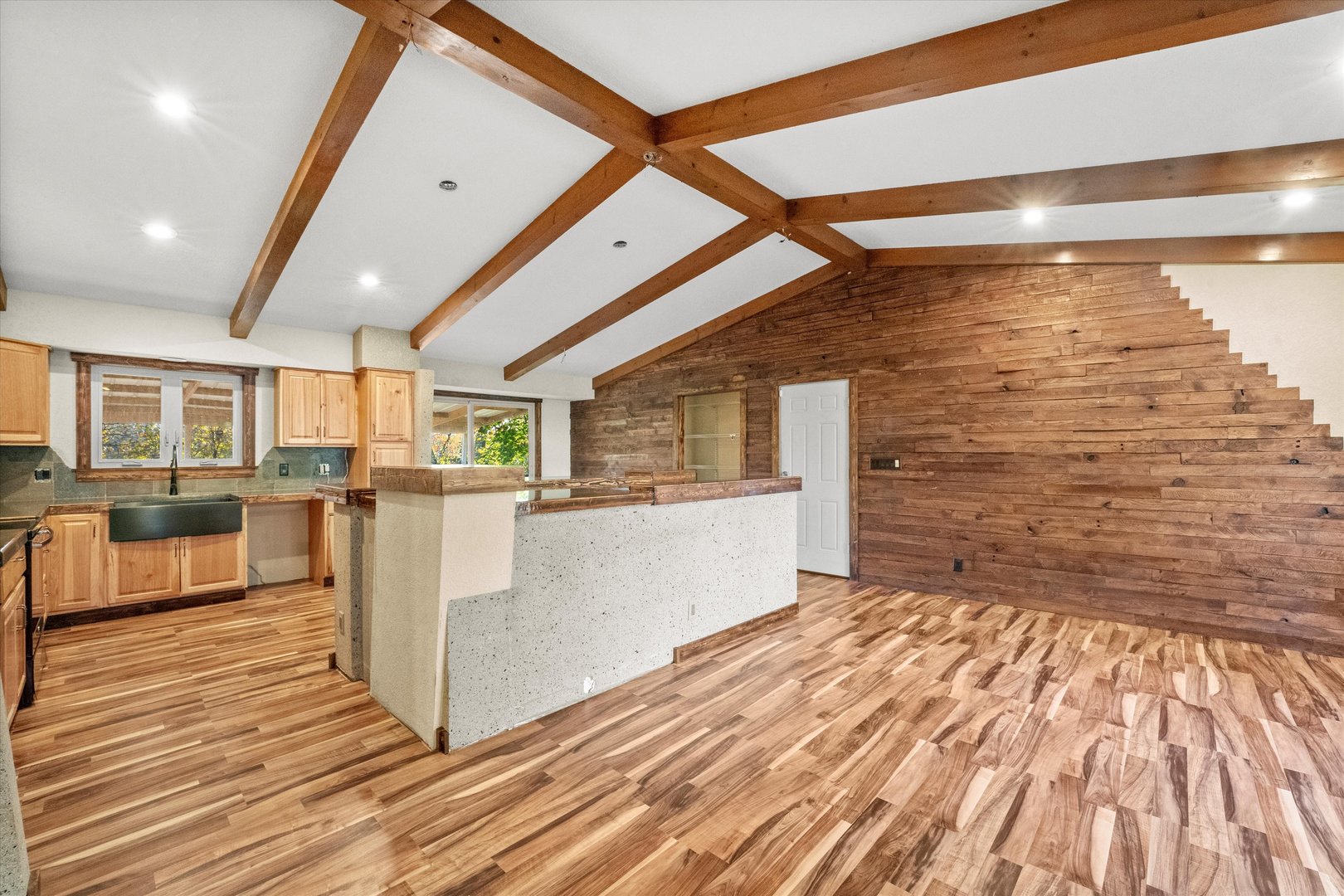 6007 Basin Drive Property Photo 2