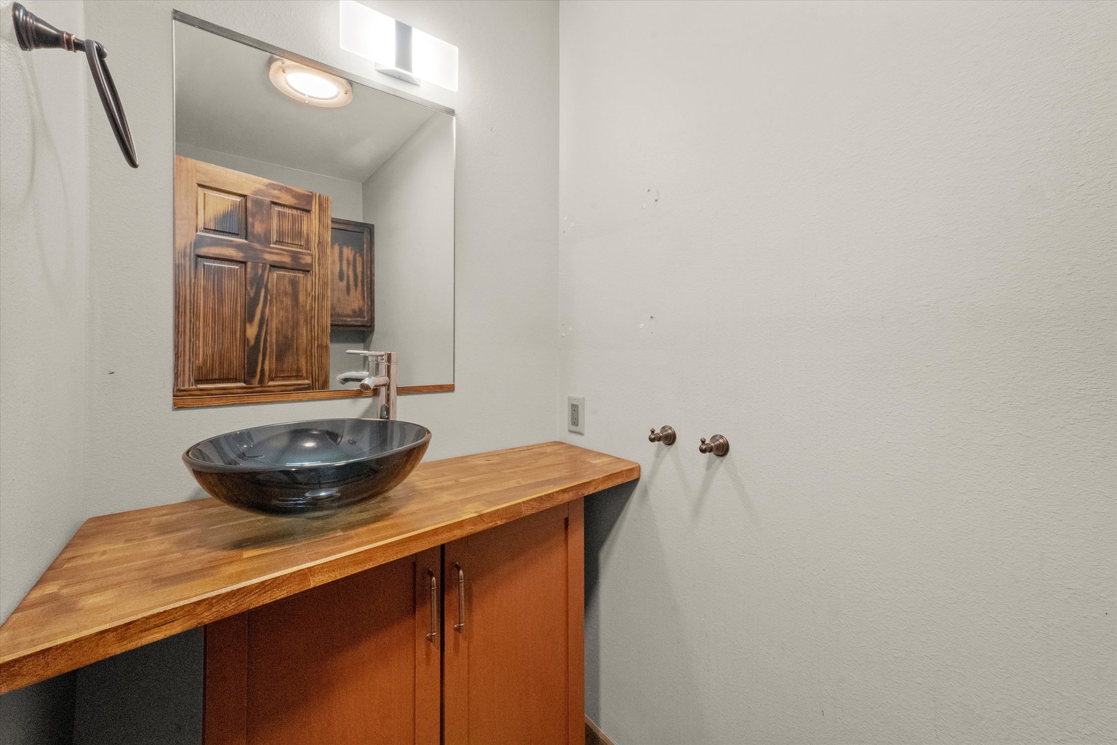 6007 Basin Drive Property Photo 13