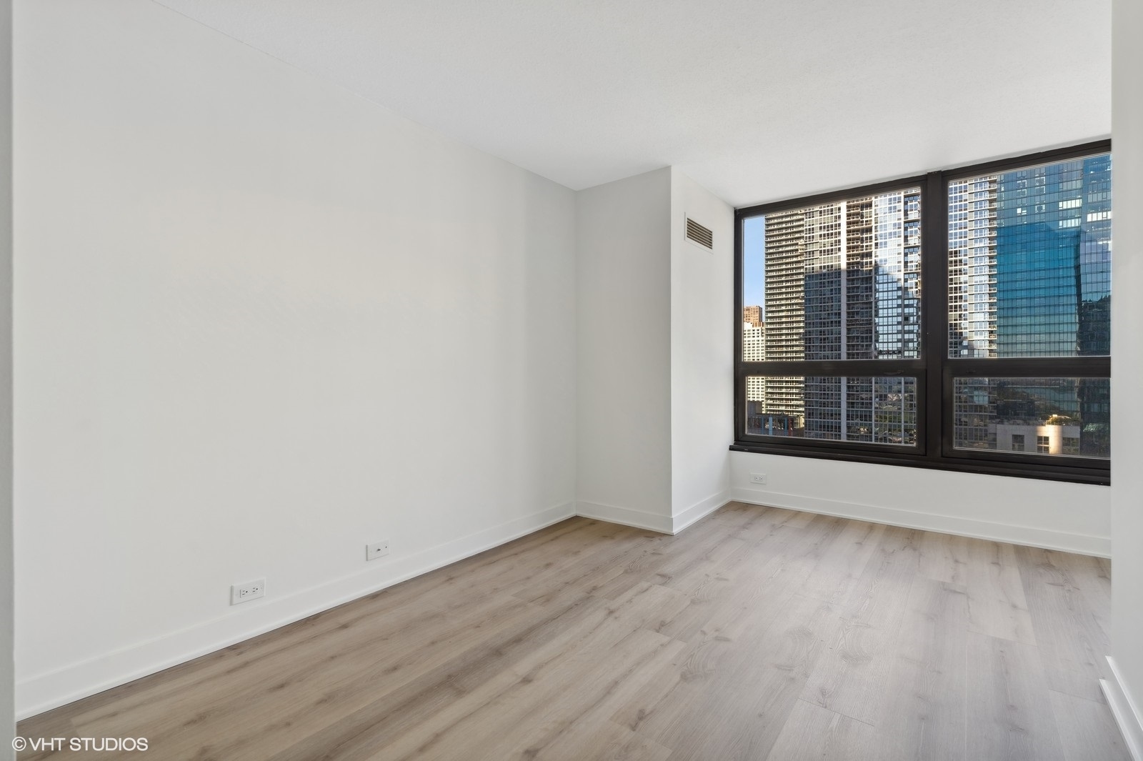 360 E Randolph St Property Photo 12