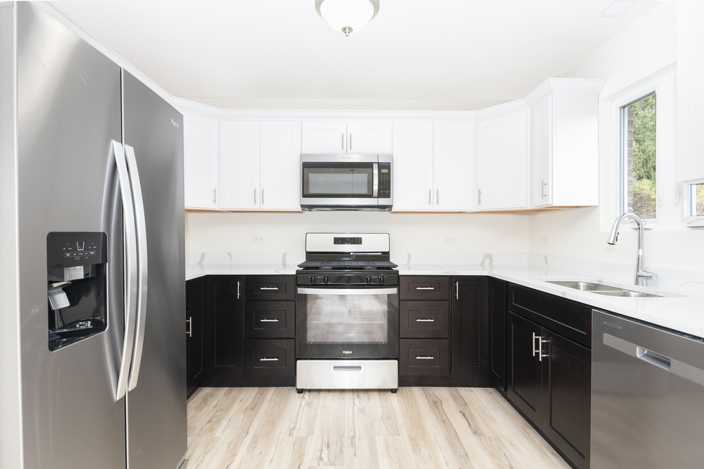 1186 Oak Grove Court Property Photo 4