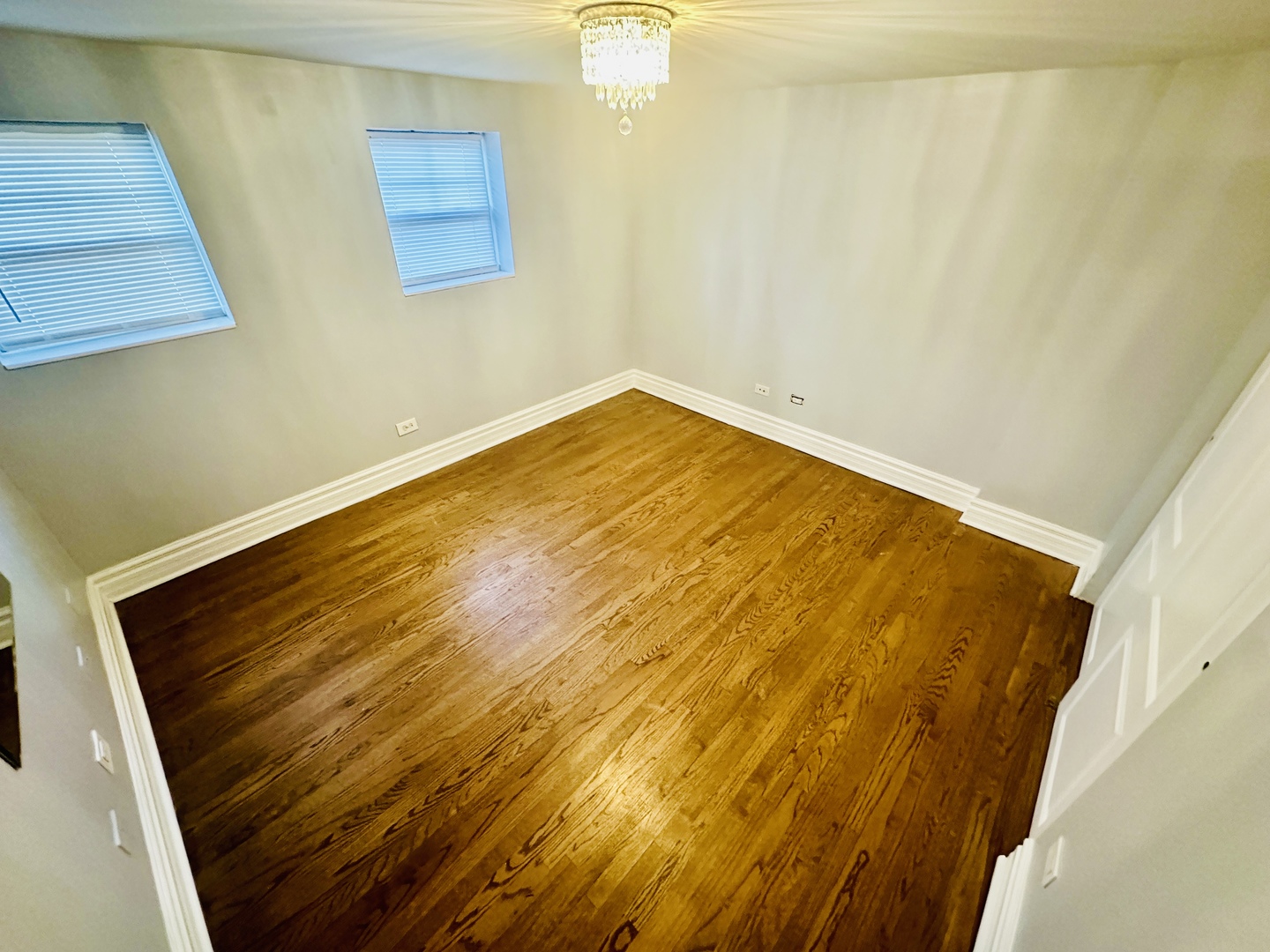 3041 W Belle Plaine Ave Property Photo 6