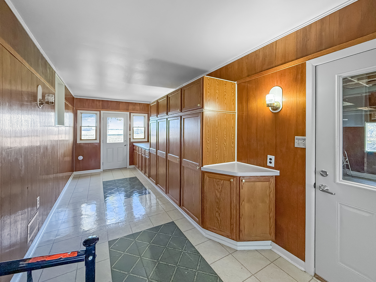 1165 N Henderson Road Property Photo 2