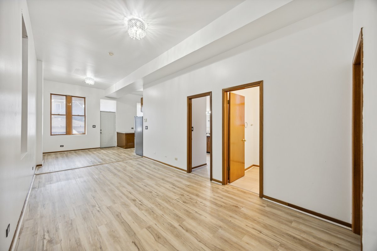 4552 S Oakenwald Avenue 1n Property Photo 5