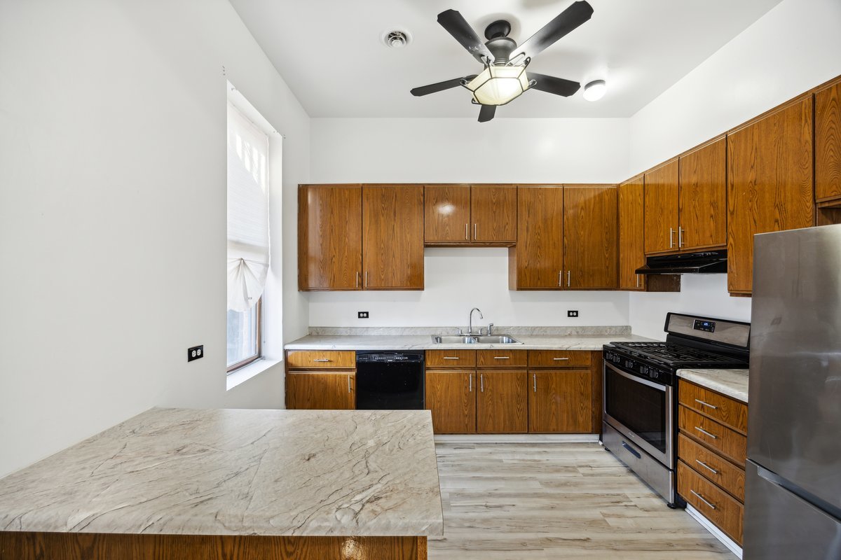 4552 S Oakenwald Avenue 1n Property Photo 8