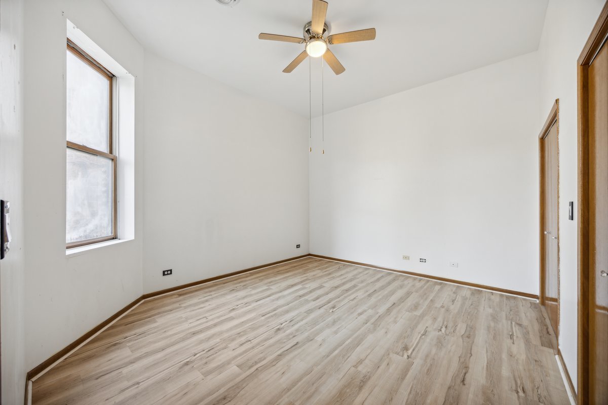 4552 S Oakenwald Avenue 1n Property Photo 12