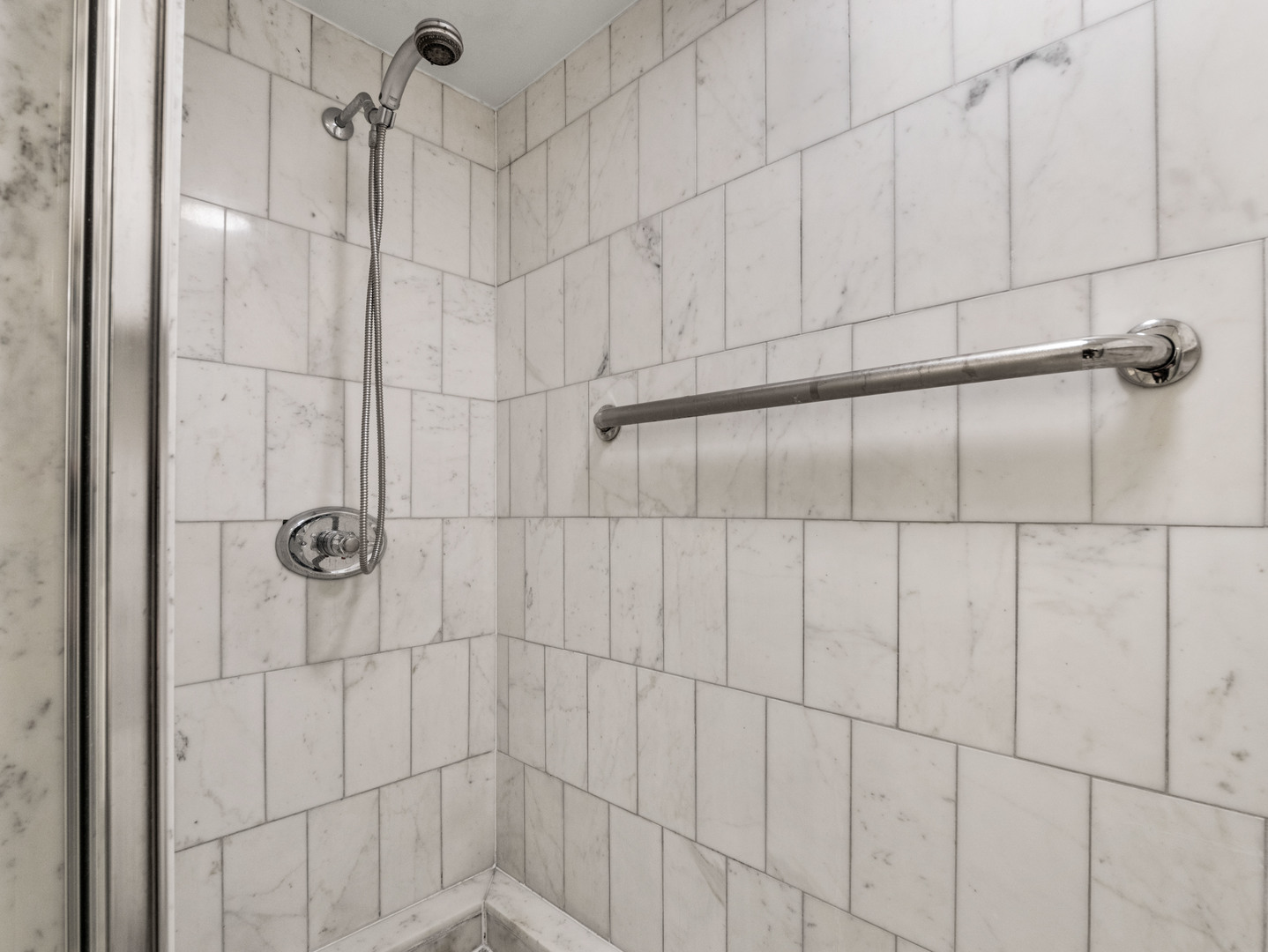 161 E Chicago Ave Property Photo 20