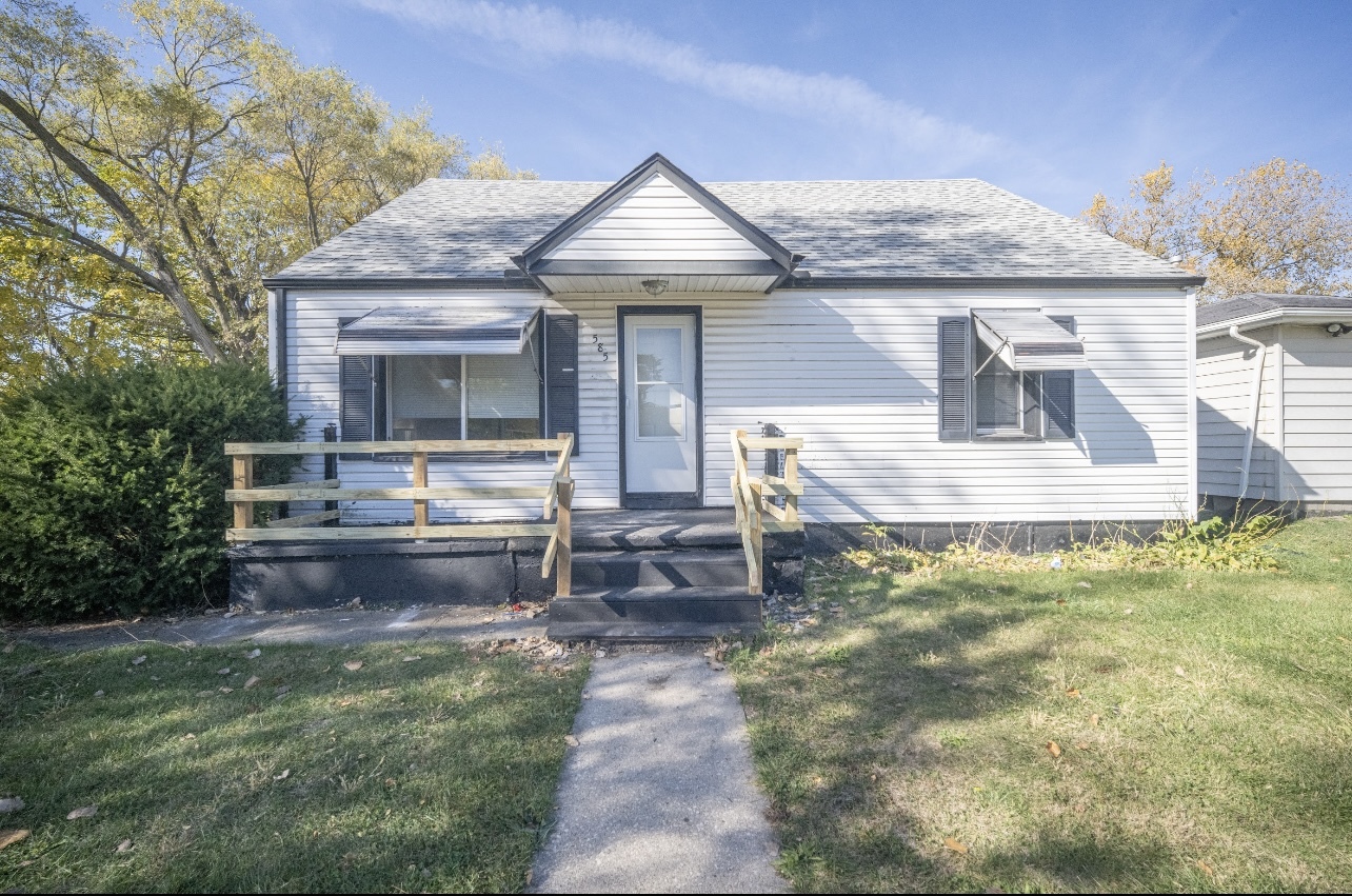 585 N Fairmont Avenue Property Photo 1