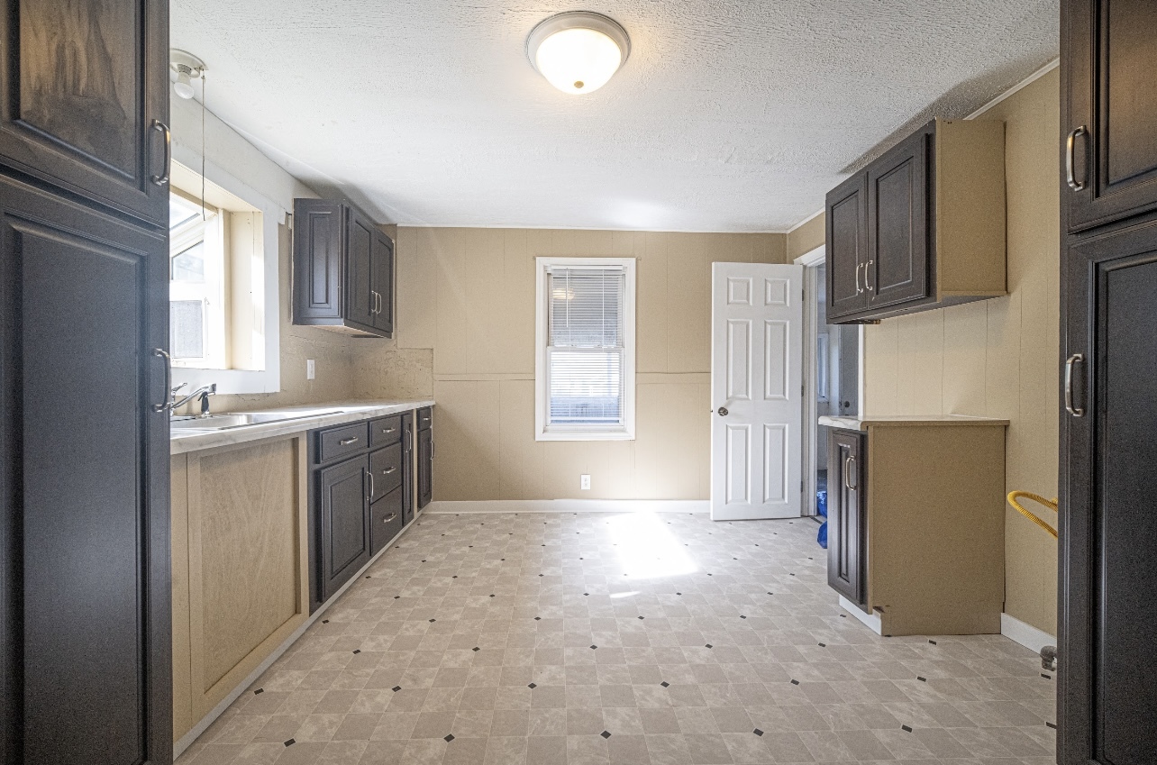585 N Fairmont Avenue Property Photo 3