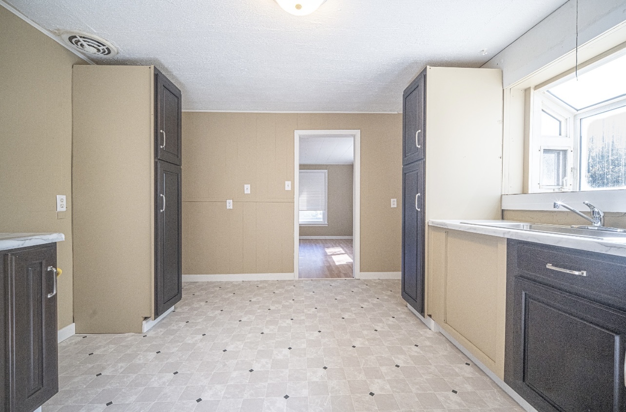 585 N Fairmont Avenue Property Photo 4