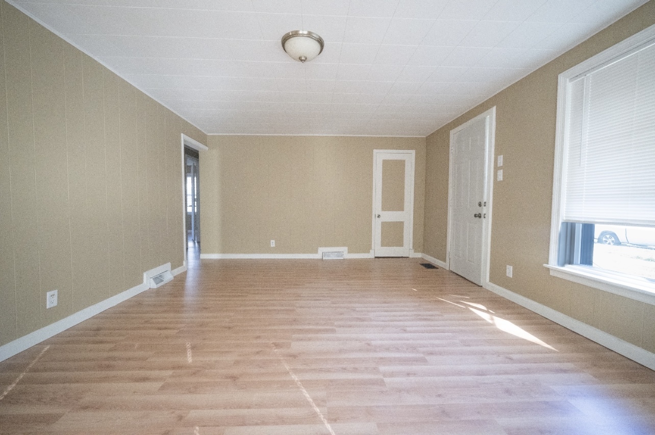 585 N Fairmont Avenue Property Photo 6