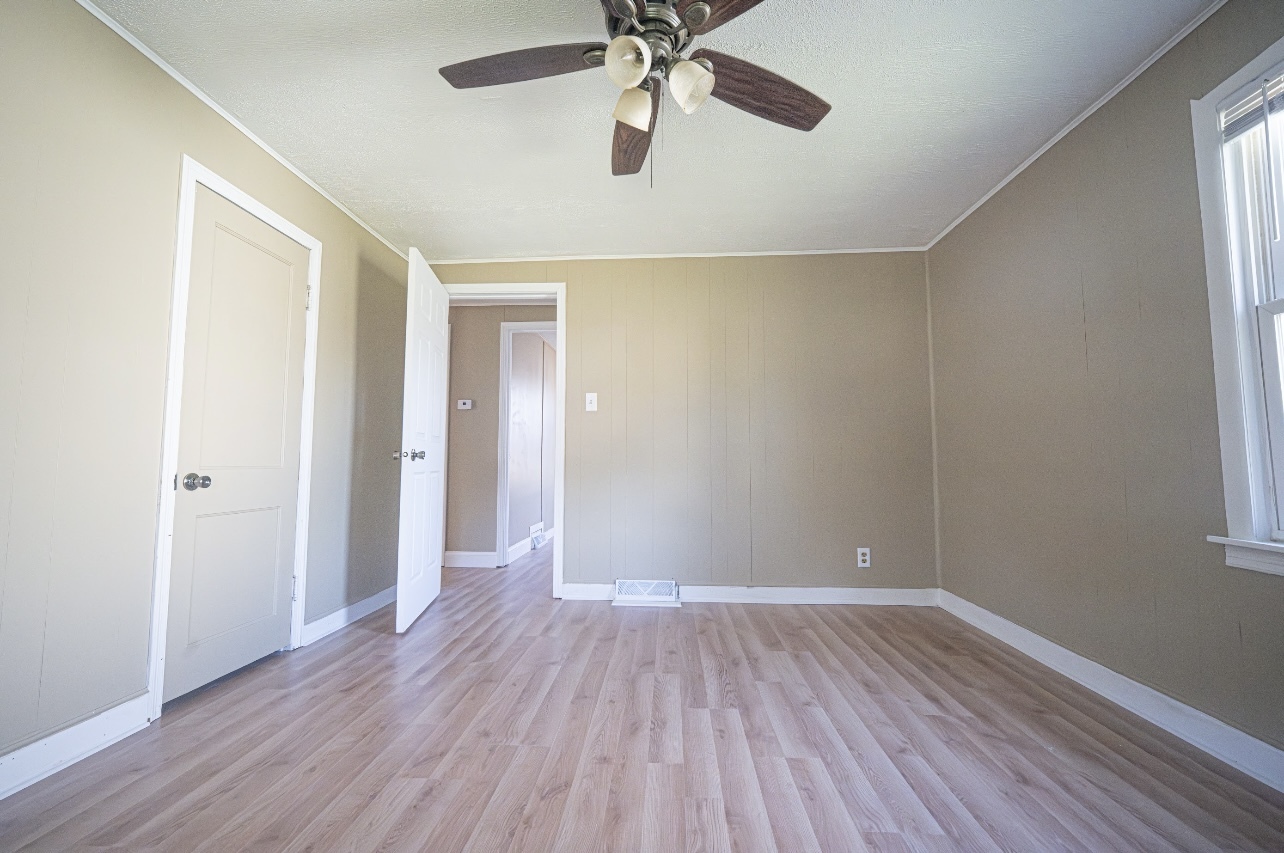 585 N Fairmont Avenue Property Photo 8