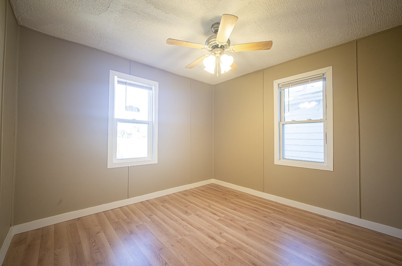 585 N Fairmont Avenue Property Photo 9
