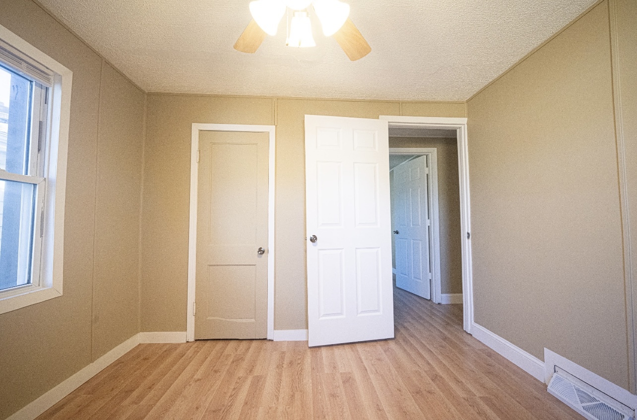 585 N Fairmont Avenue Property Photo 10