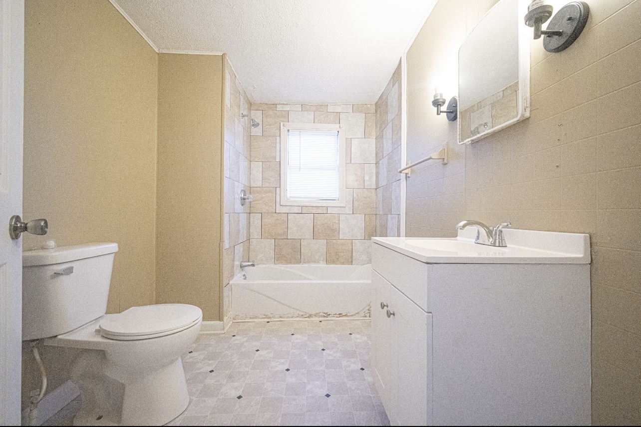 585 N Fairmont Avenue Property Photo 11