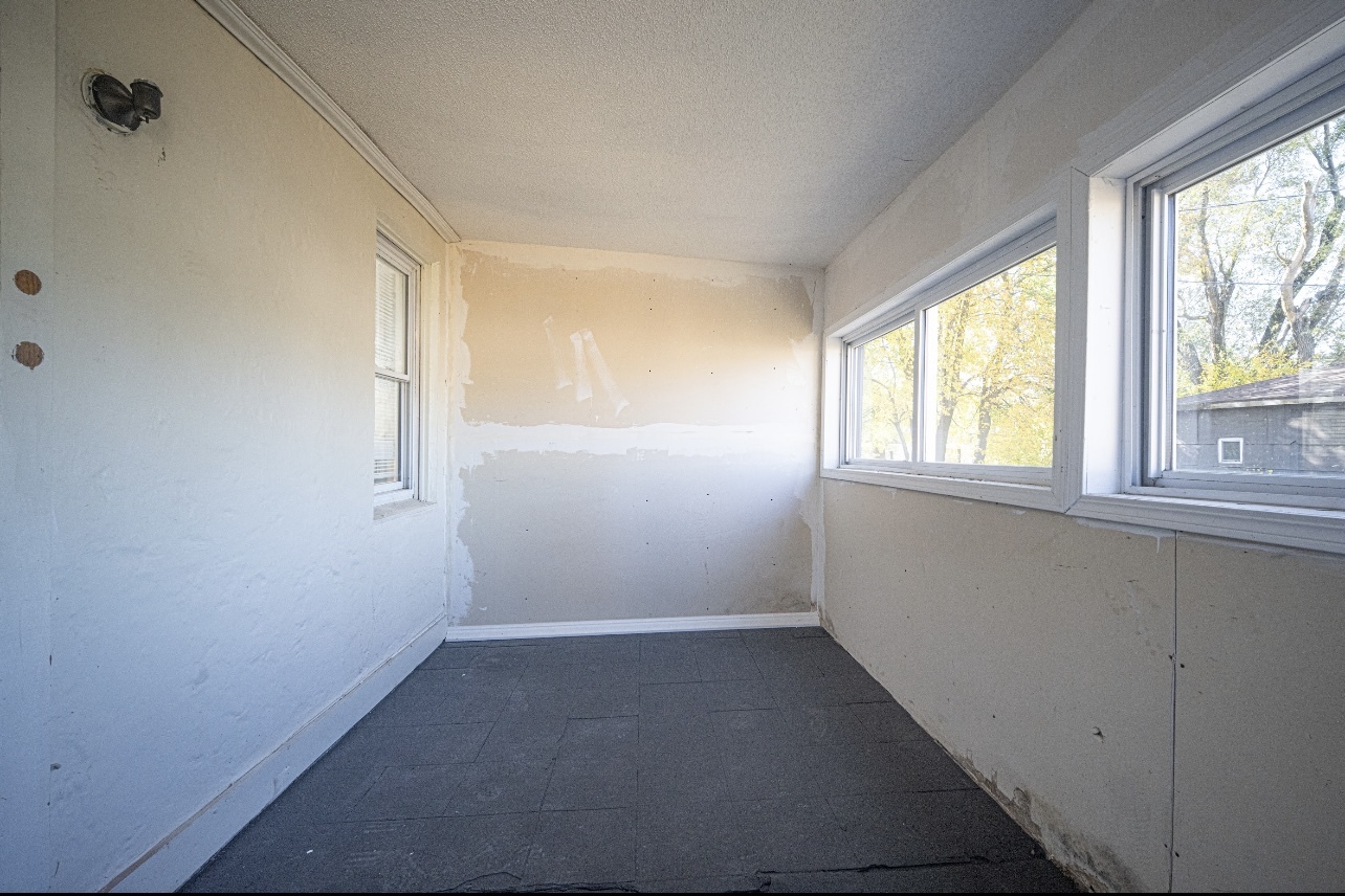 585 N Fairmont Avenue Property Photo 12
