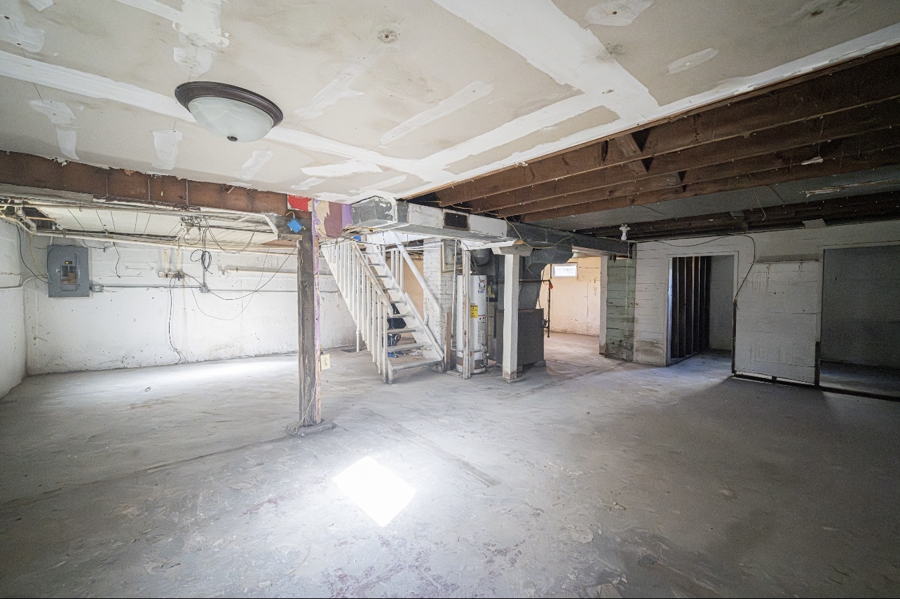 585 N Fairmont Avenue Property Photo 13