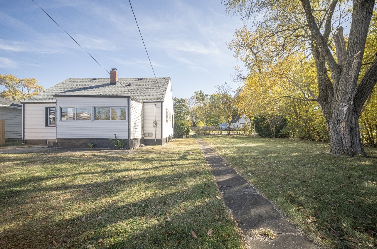 585 N Fairmont Avenue Property Photo 14