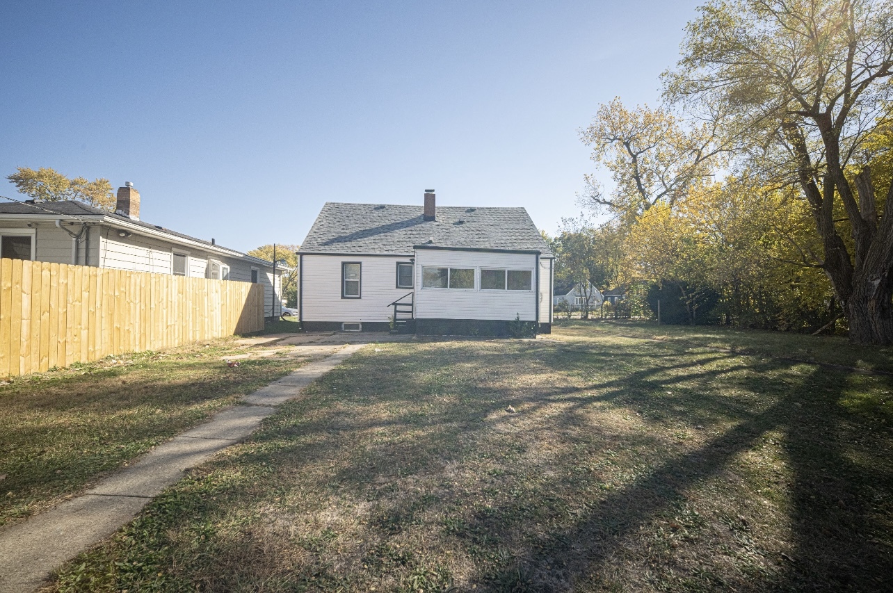 585 N Fairmont Avenue Property Photo 15