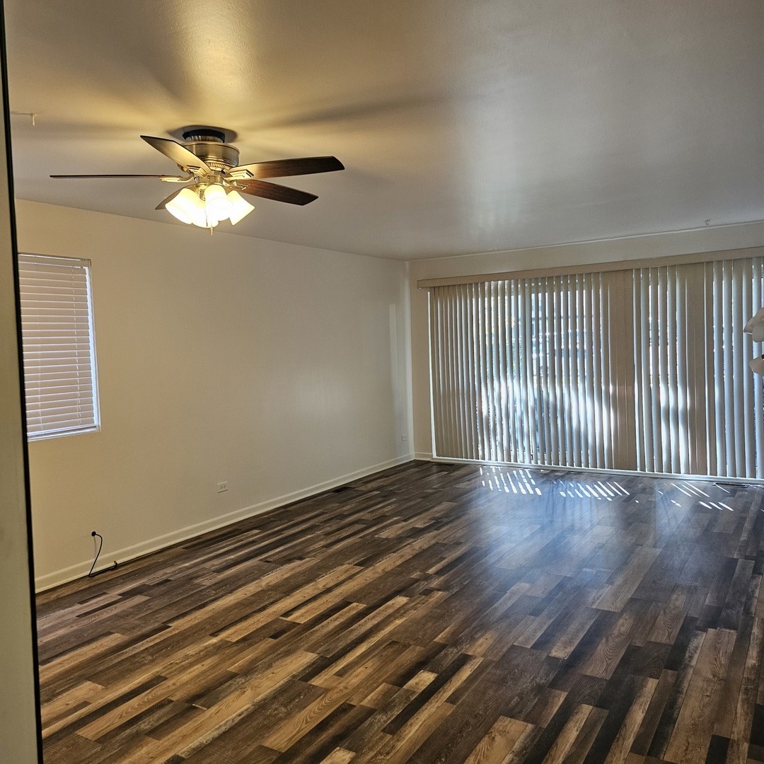 6959 N Ridge Blvd Property Photo 2