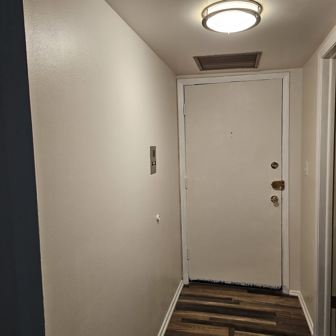 6959 N Ridge Blvd Property Photo 5