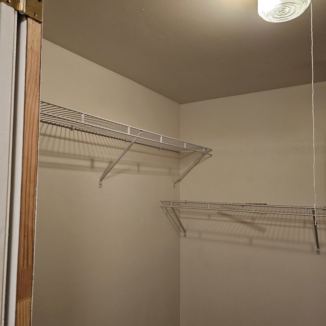 6959 N Ridge Blvd Property Photo 6
