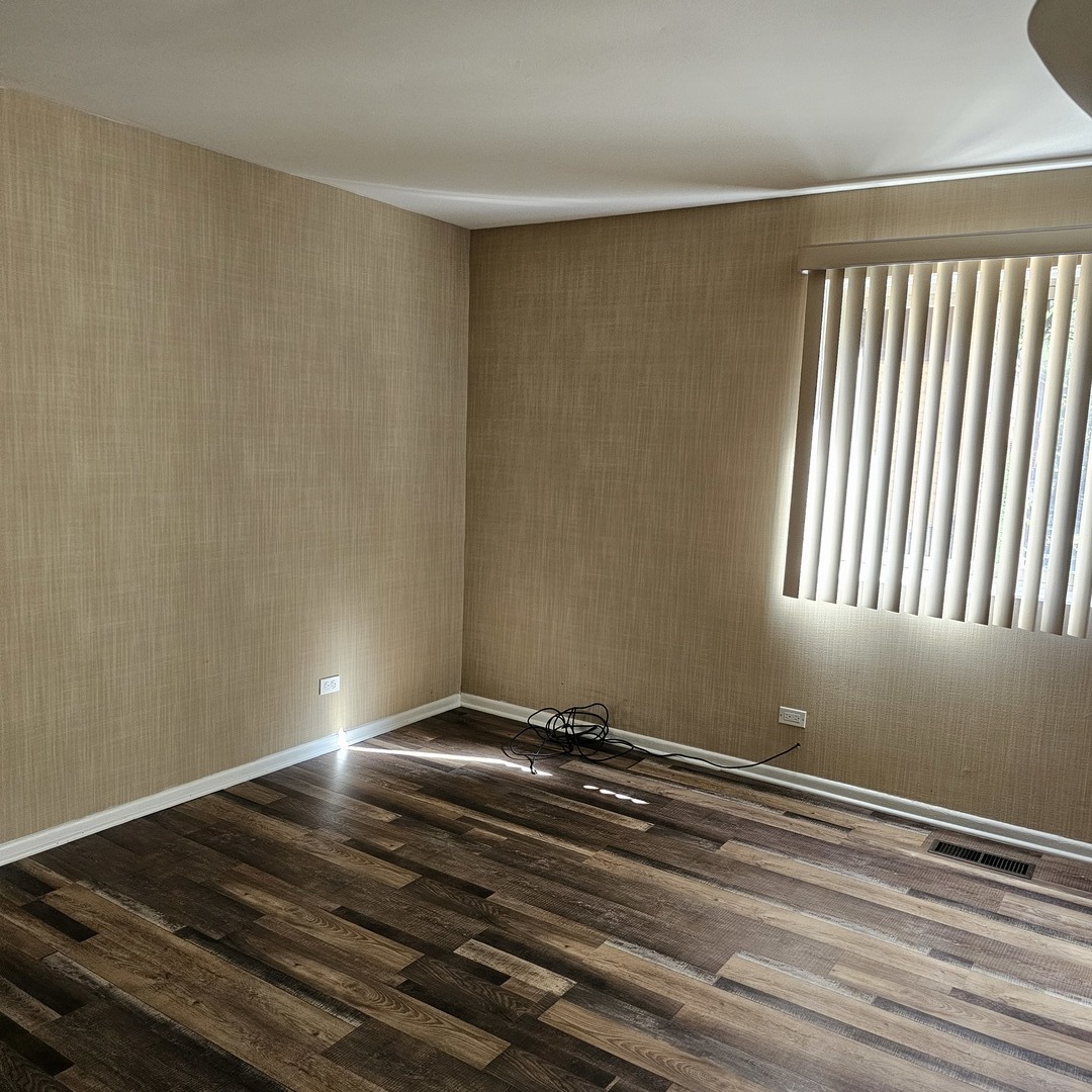 6959 N Ridge Blvd Property Photo 8