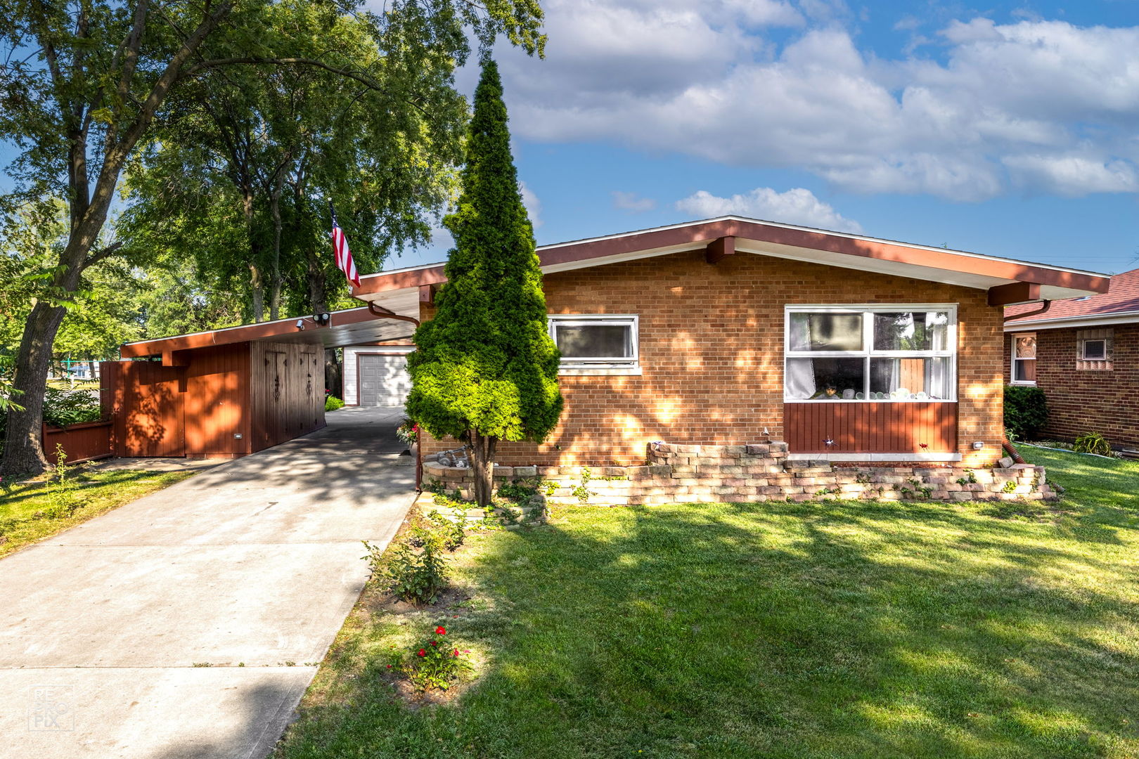 243 Barron St Property Photo 4