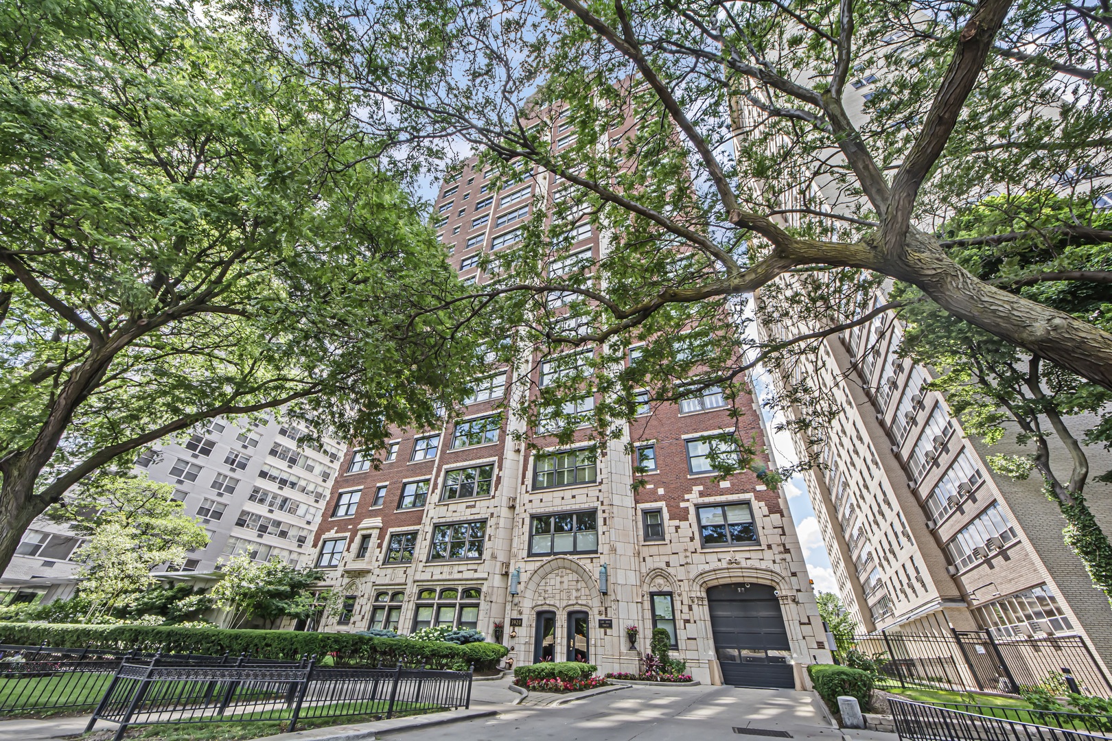 3920 N Lake Shore Drive 3s Property Photo 1