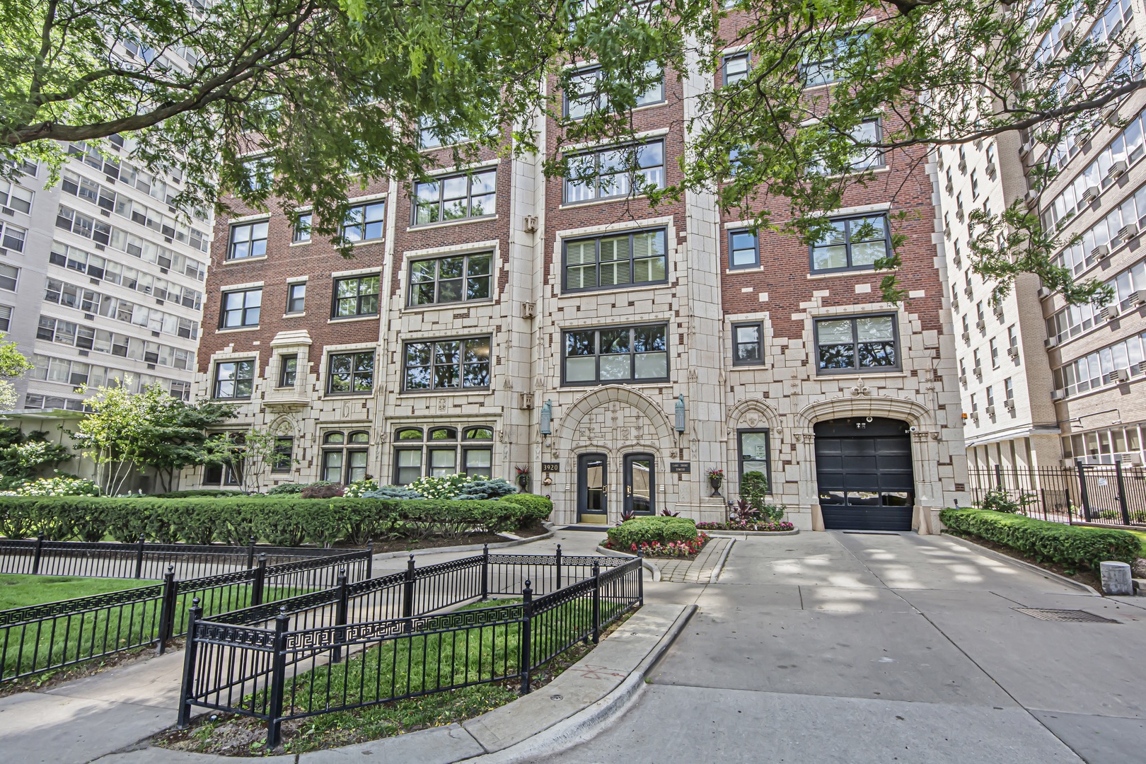 3920 N Lake Shore Drive 3s Property Photo 2