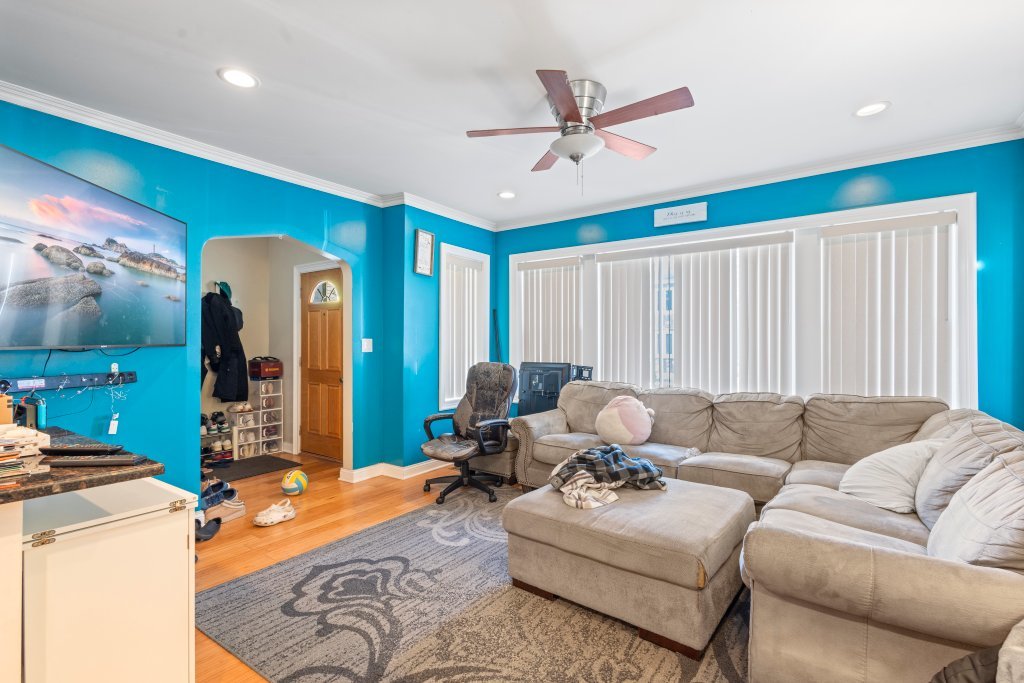 4910 S Keeler Avenue Property Photo 4