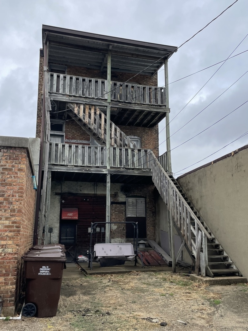 211 E Stephenson St Property Photo 6