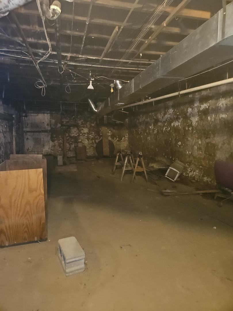211 E Stephenson St Property Photo 18