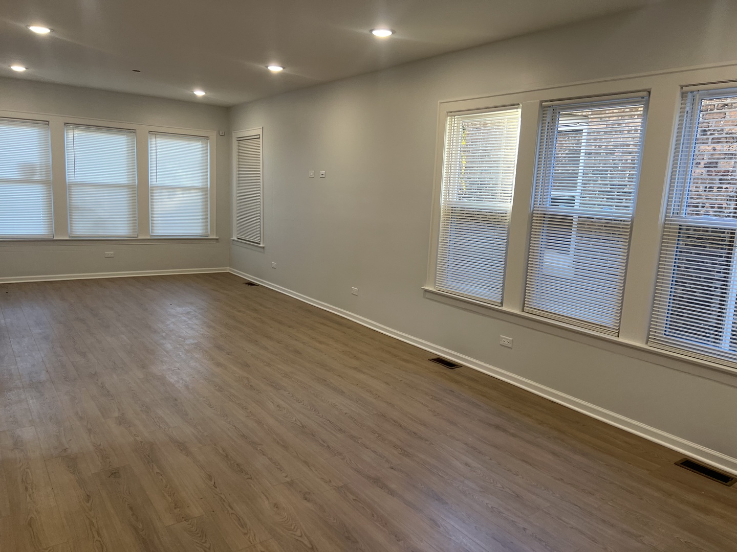 8520 S Morgan Street Property Photo 4