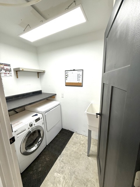 238 E Railroad St Property Photo 8