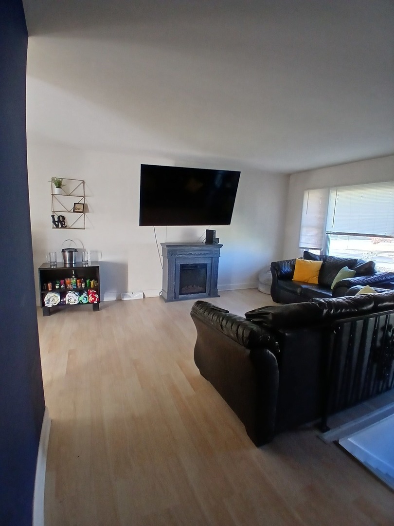 2121 Carmel Boulevard Property Photo 3