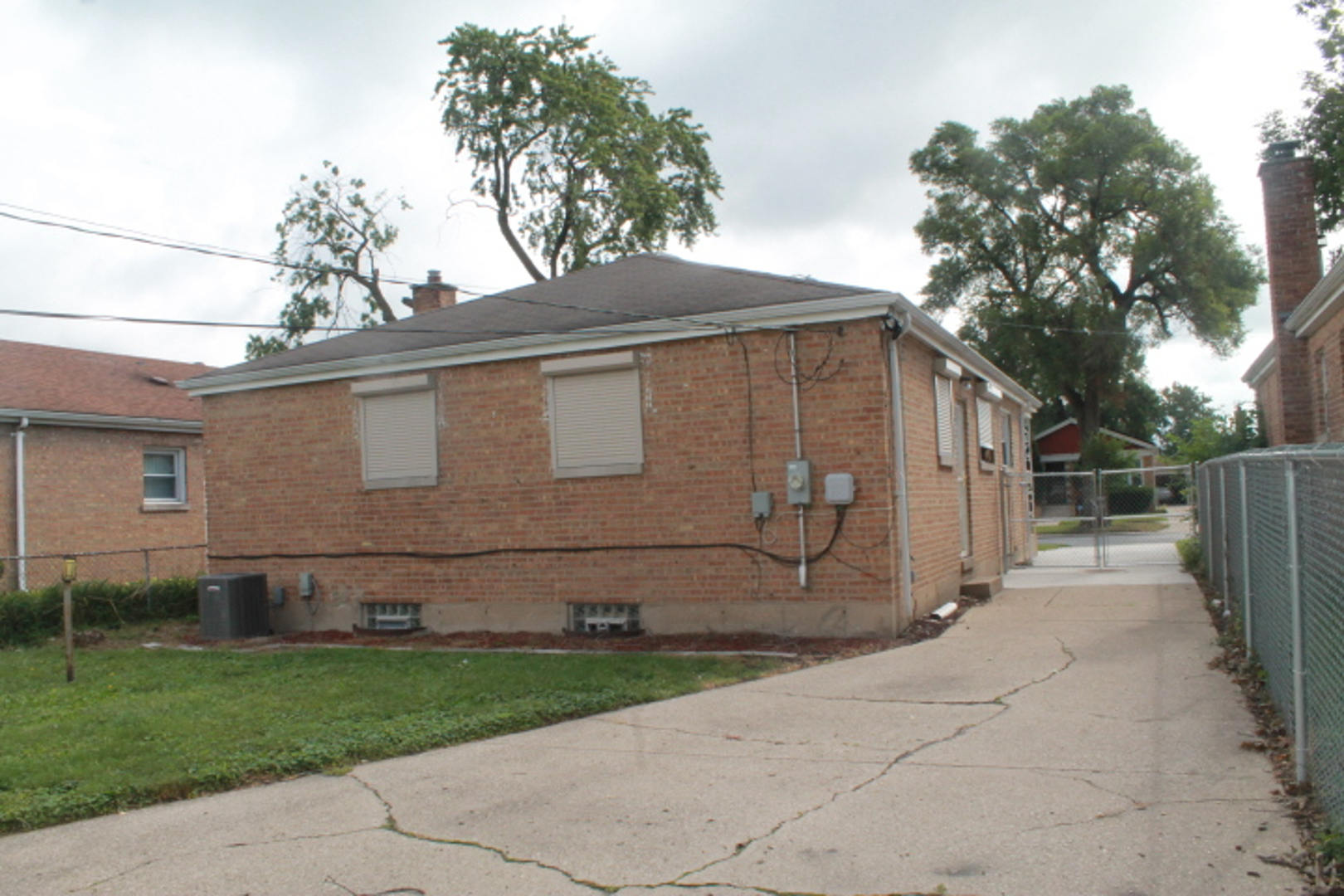 12722 S Laflin Street Property Photo 2