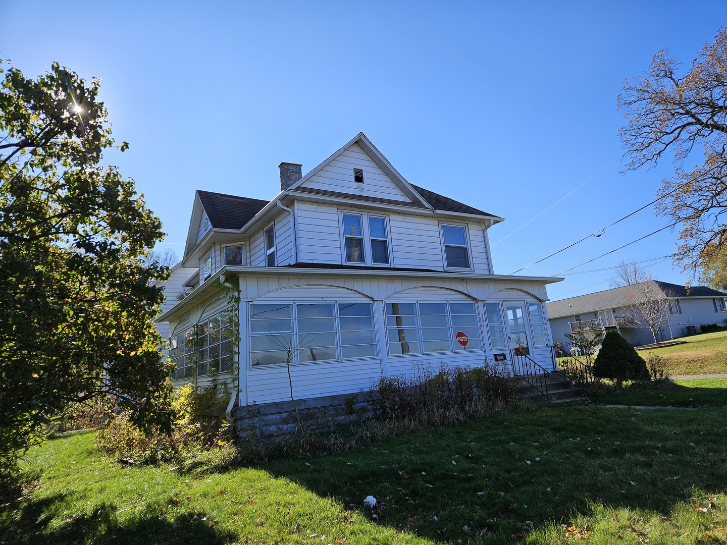 308 E 2nd Street Property Photo 2