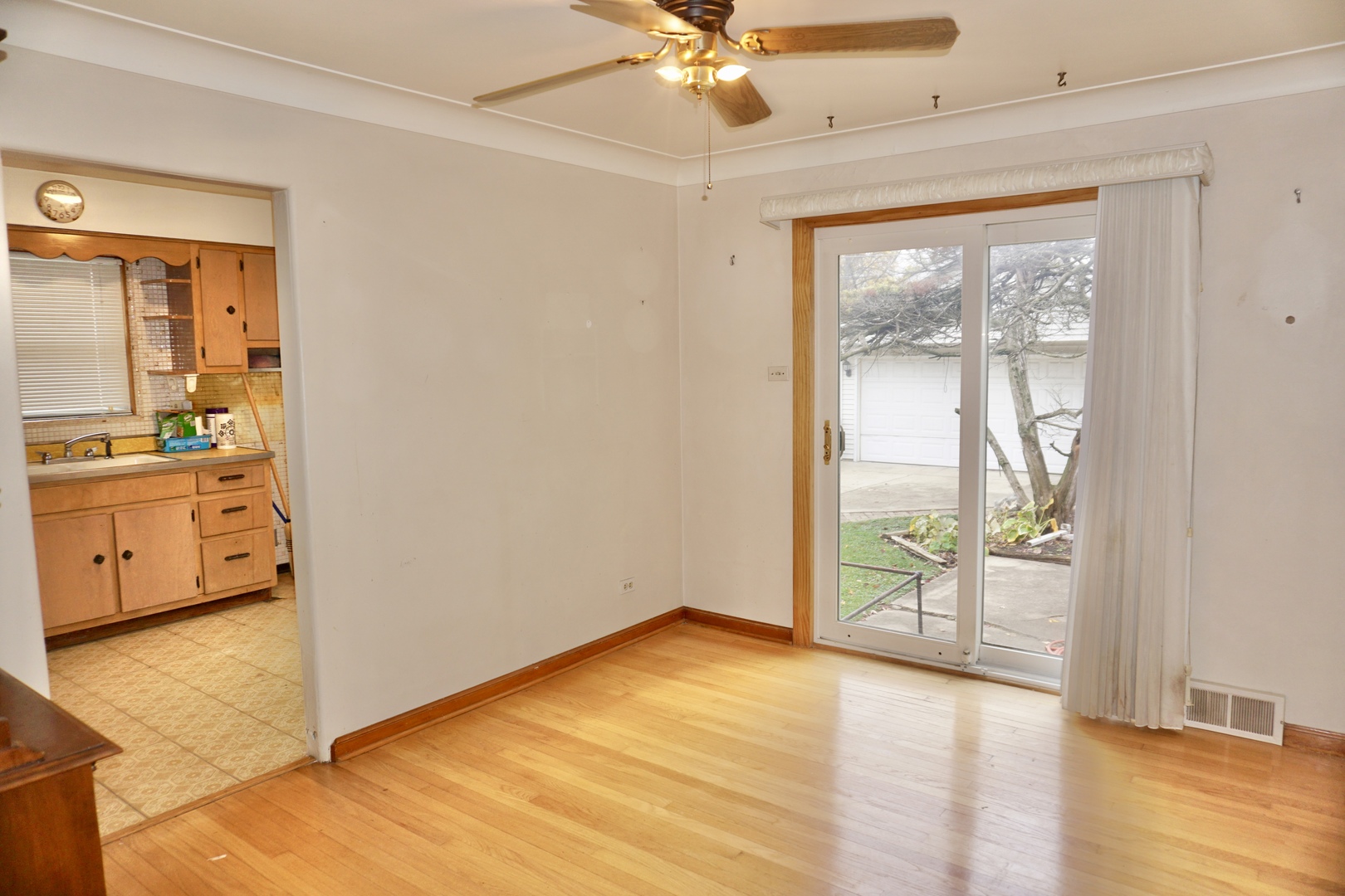 4727 N Newcastle Avenue Property Photo 4