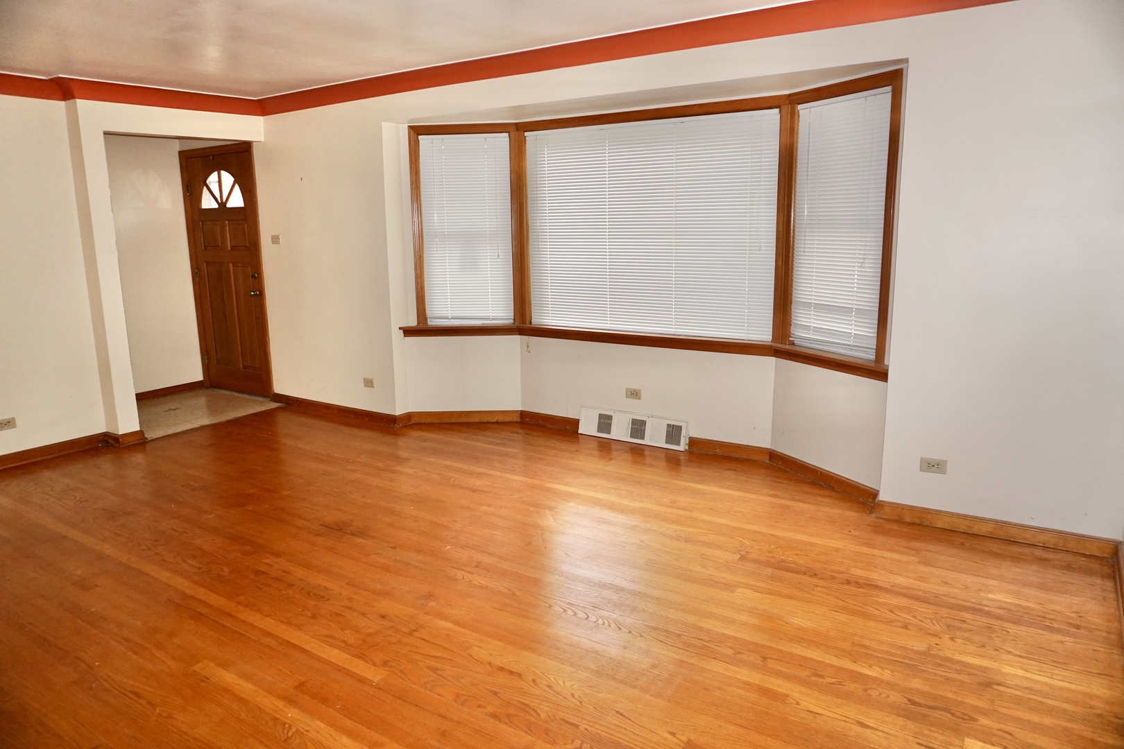4727 N Newcastle Avenue Property Photo 5