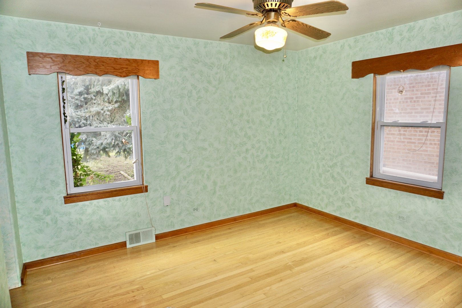 4727 N Newcastle Avenue Property Photo 7