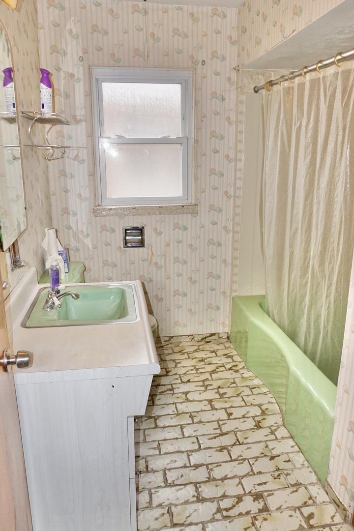 4727 N Newcastle Avenue Property Photo 8